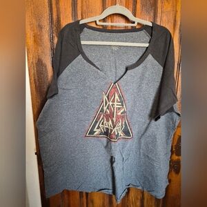Torrid Size 4 Def Leppard Short Sleeve T